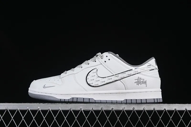 All Categories Nk SB Dunk Series Nk SB Dunk Low High-end Customized Low-top Shoes Nike SB Dunk Low Stussy Series Subtitle White Hook Anniversary High-end Customized Low-top Casual Shoes CS1688-103